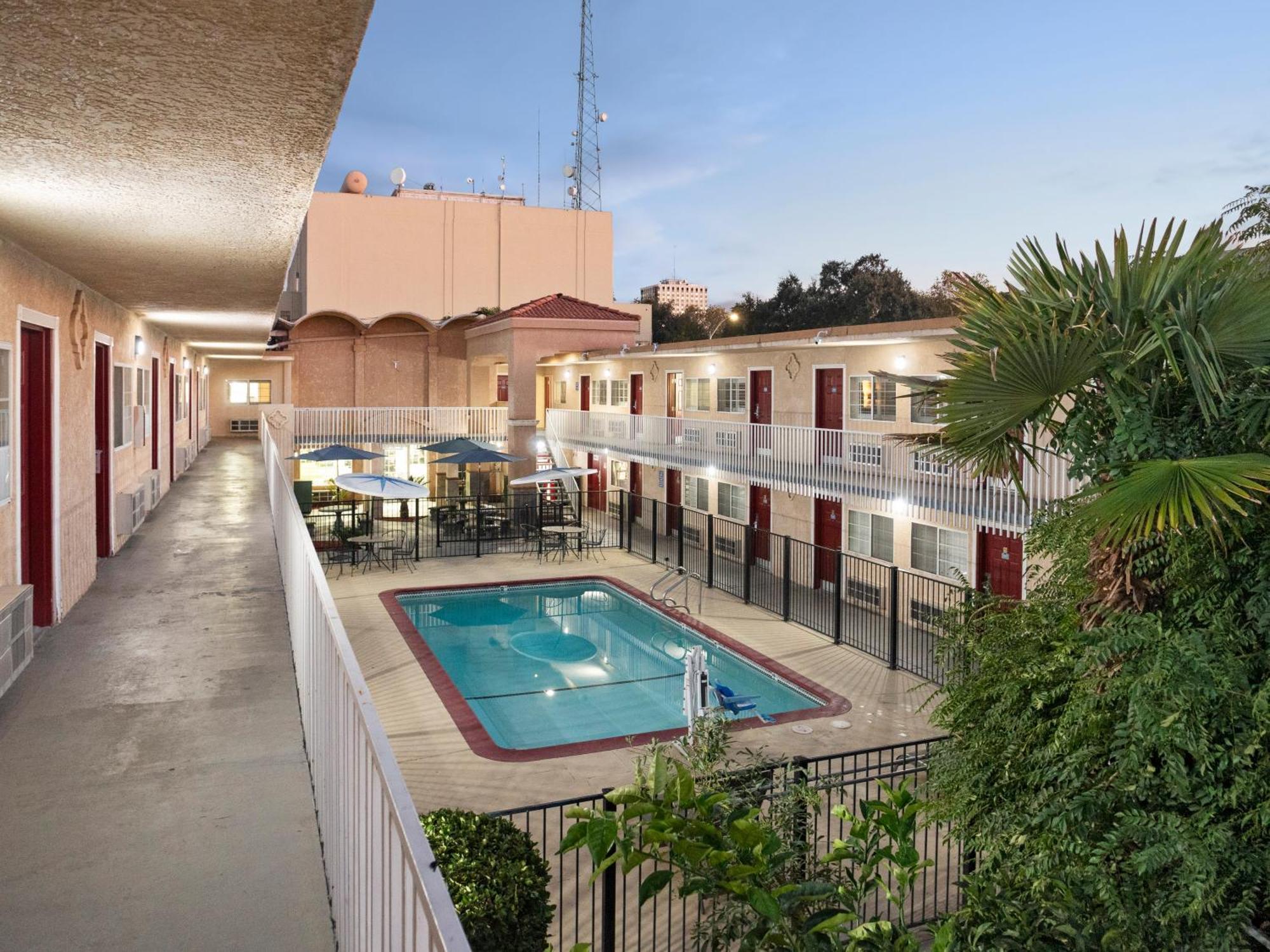 Dream Inn Fresno Ngoại thất bức ảnh