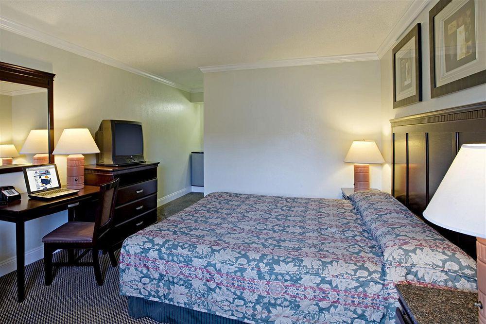 Dream Inn Fresno Phòng bức ảnh